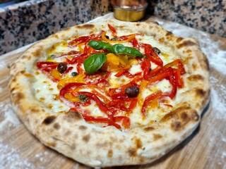 pizza bianca con peperoni